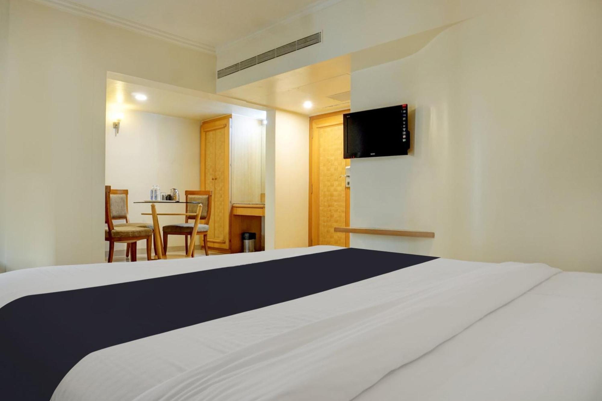 Townhouse Oak Orchard Hotel Pune Exterior photo