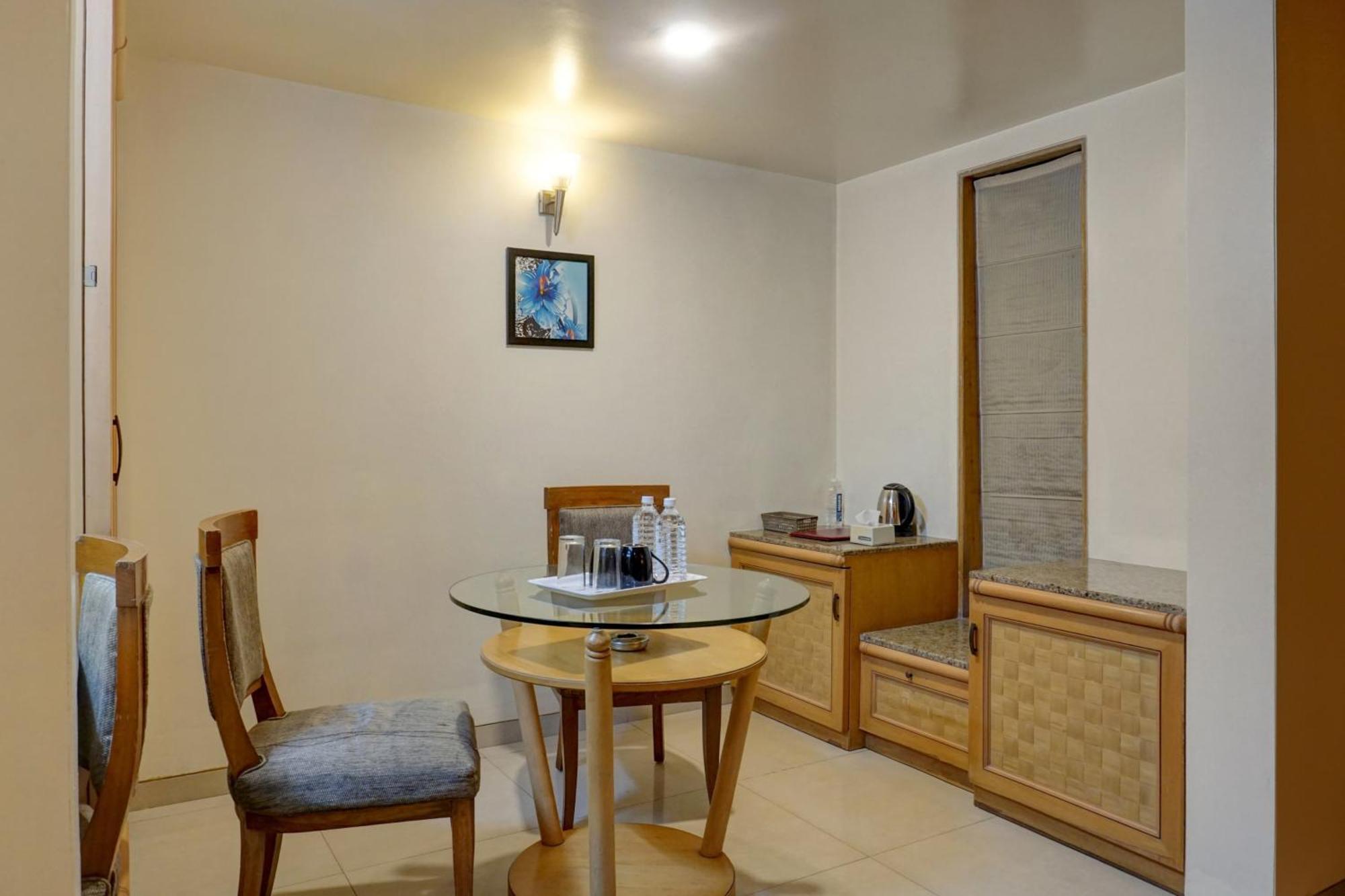 Townhouse Oak Orchard Hotel Pune Exterior photo