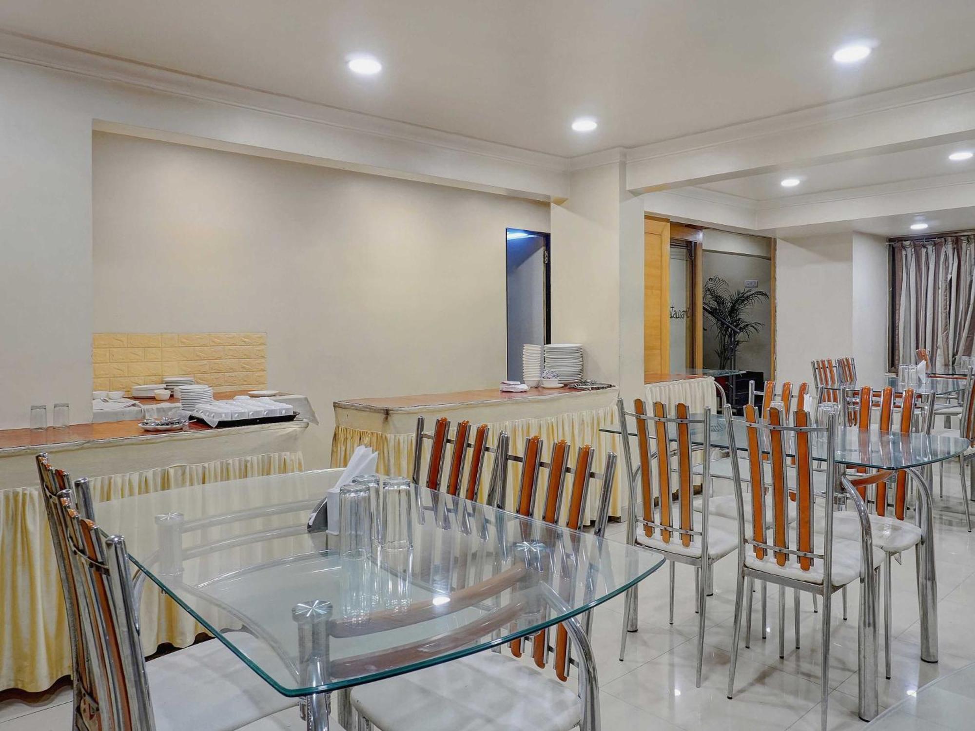 Townhouse Oak Orchard Hotel Pune Exterior photo