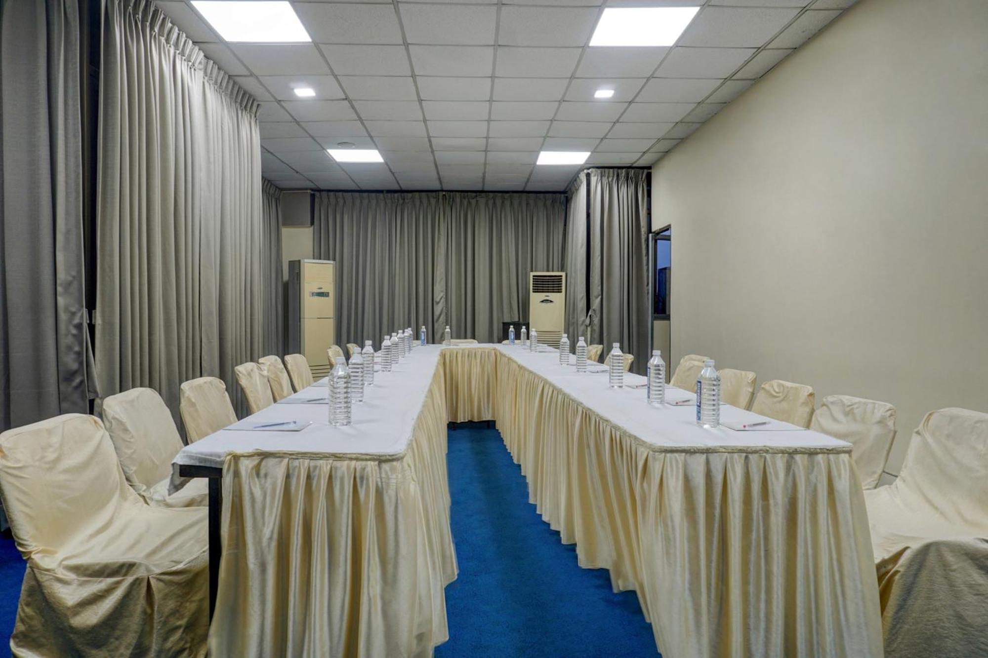 Townhouse Oak Orchard Hotel Pune Exterior photo