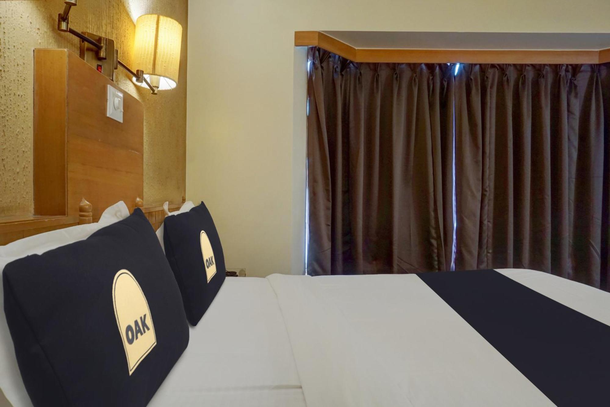Townhouse Oak Orchard Hotel Pune Exterior photo