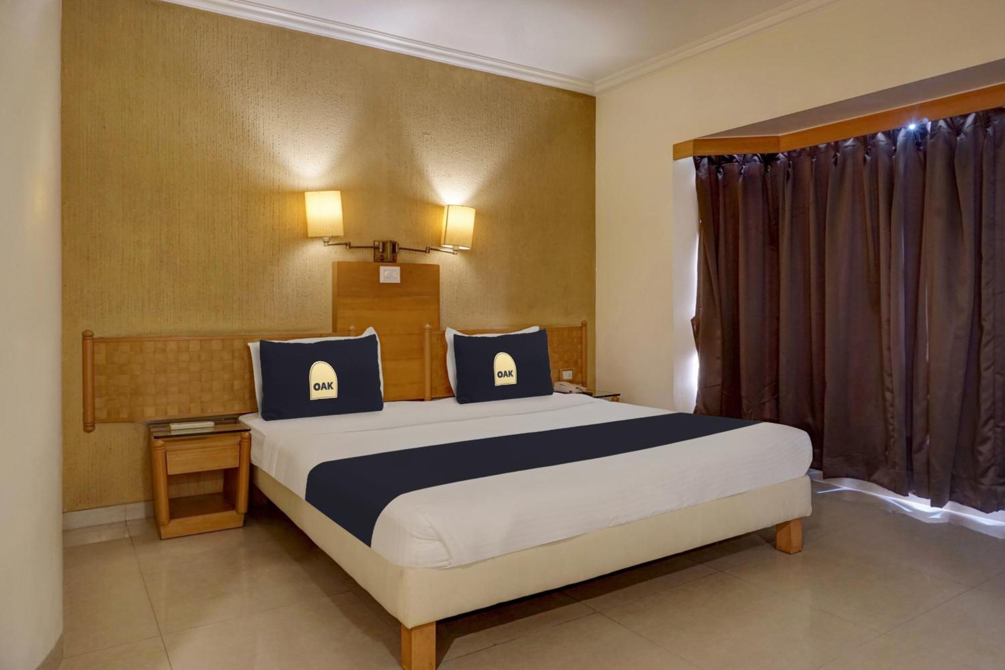Townhouse Oak Orchard Hotel Pune Exterior photo